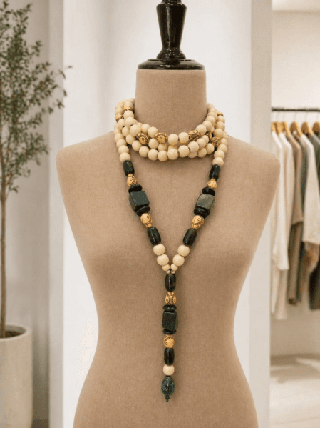 Collar Largo con Borla Crema