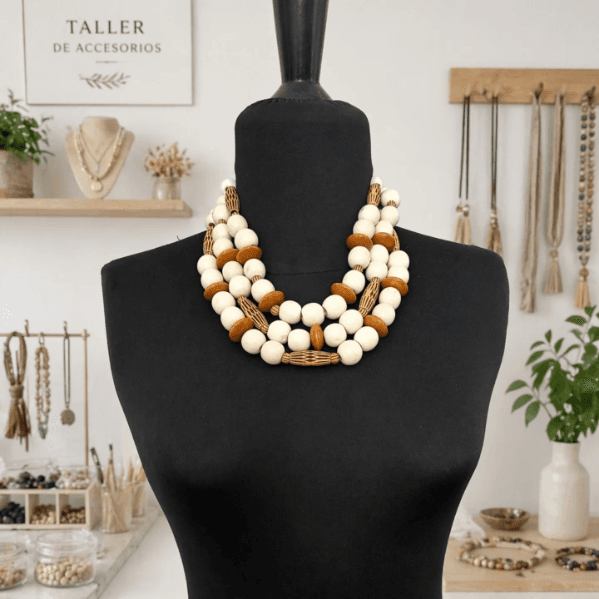 Collar Multicapa Blanco y Oro