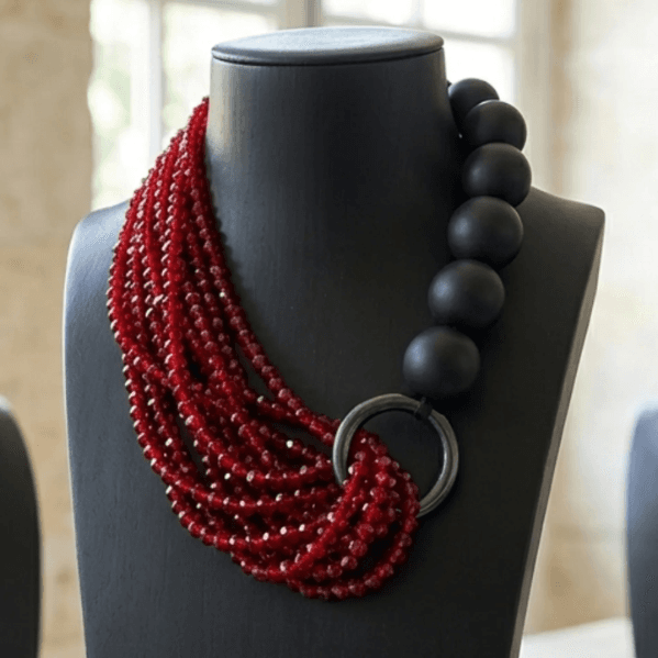 Collar Multicapa Rojo Ébano